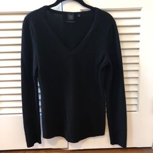 SAKS FIFTH AVENUE black 100% cashmere v-neck
